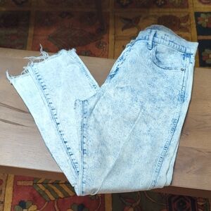 GAP Light Blue Frayed Hem Cropped Jeans